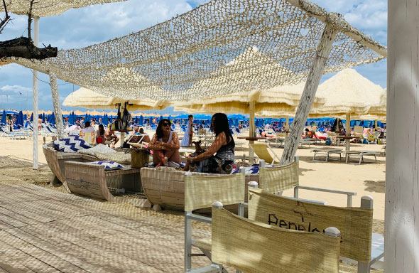Beach Bar Penelope a Mare è il luogo perfetto per concedersi un momento di relax