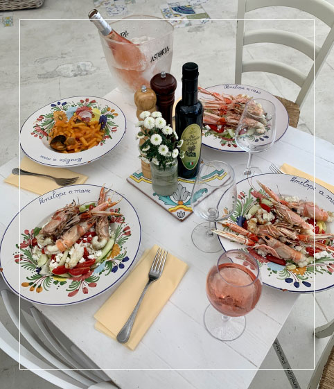 Colazioni, pranzi di pesce, sushi e pizza, cena Penelope a Mare a Pescara